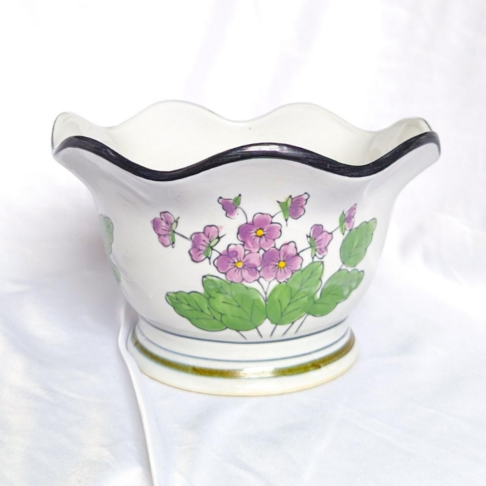 Vintage Scalloped White Painted Purple Flowers Design Planter Pot Chinoiserie